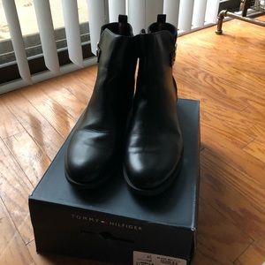 Tommy Hilfiger black ankle boots-size 11